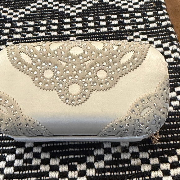 Bagdley Mischka clutch evening bag - Picture 3 of 6